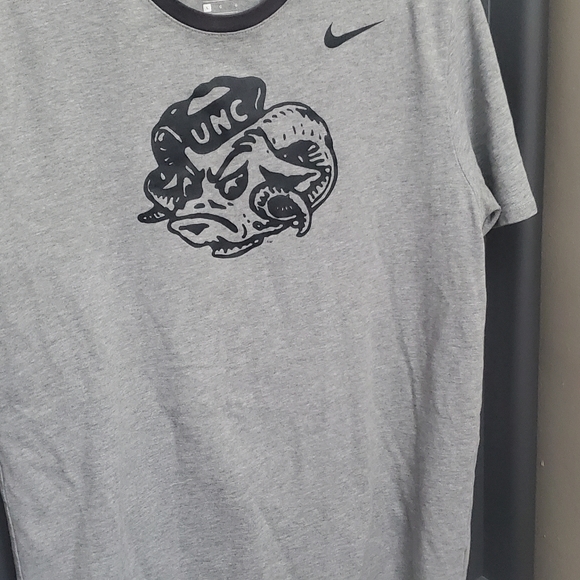Size large Nike UNC Tarheel tee - Picture 4 of 5